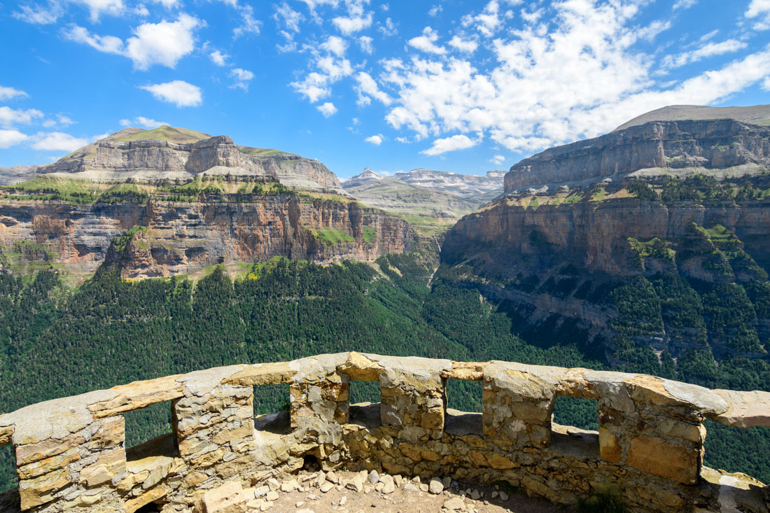 impresionante escena del parque nacional de ordesa y monte perdido, españa