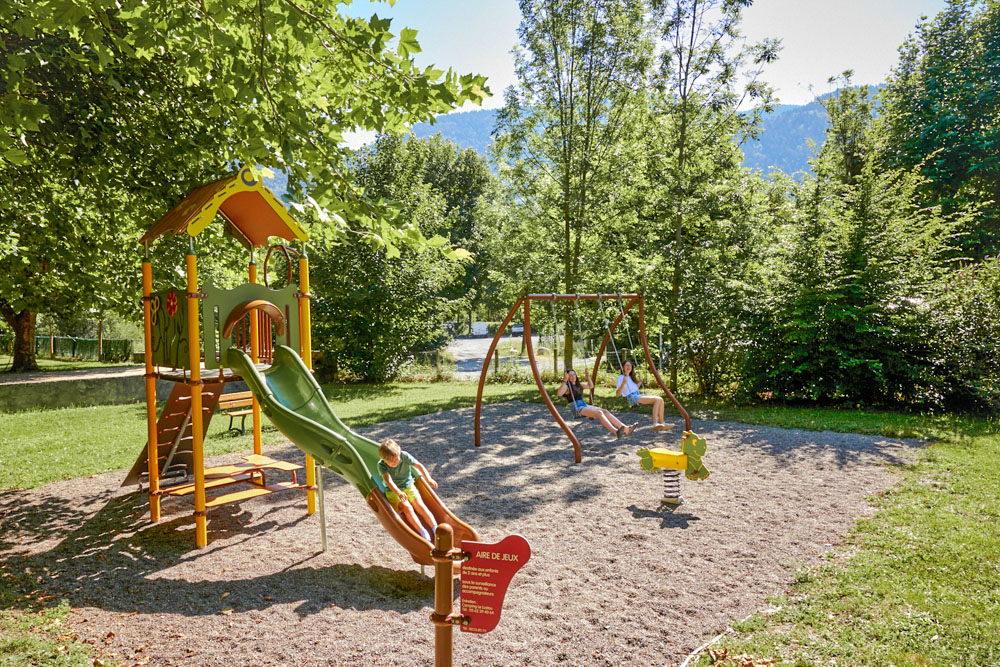 Parque infantil en el camping Le Lustou 1