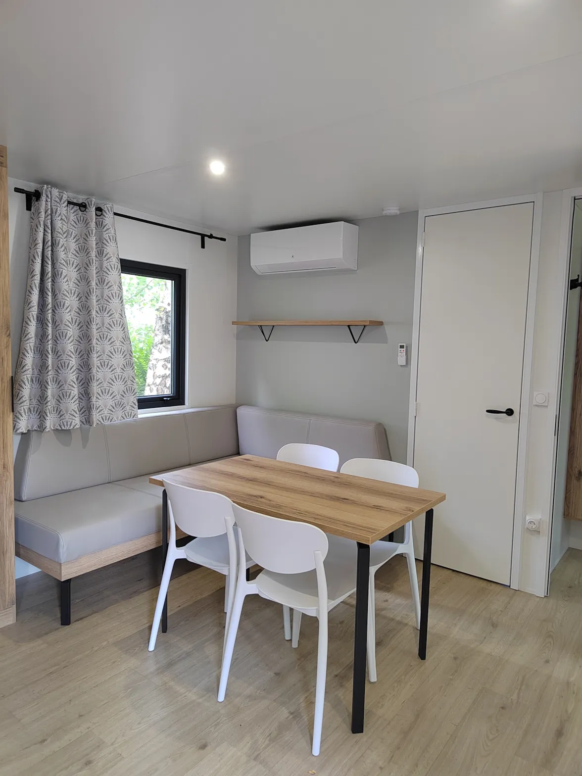 2-bedroom Premium mobile home with air conditioning